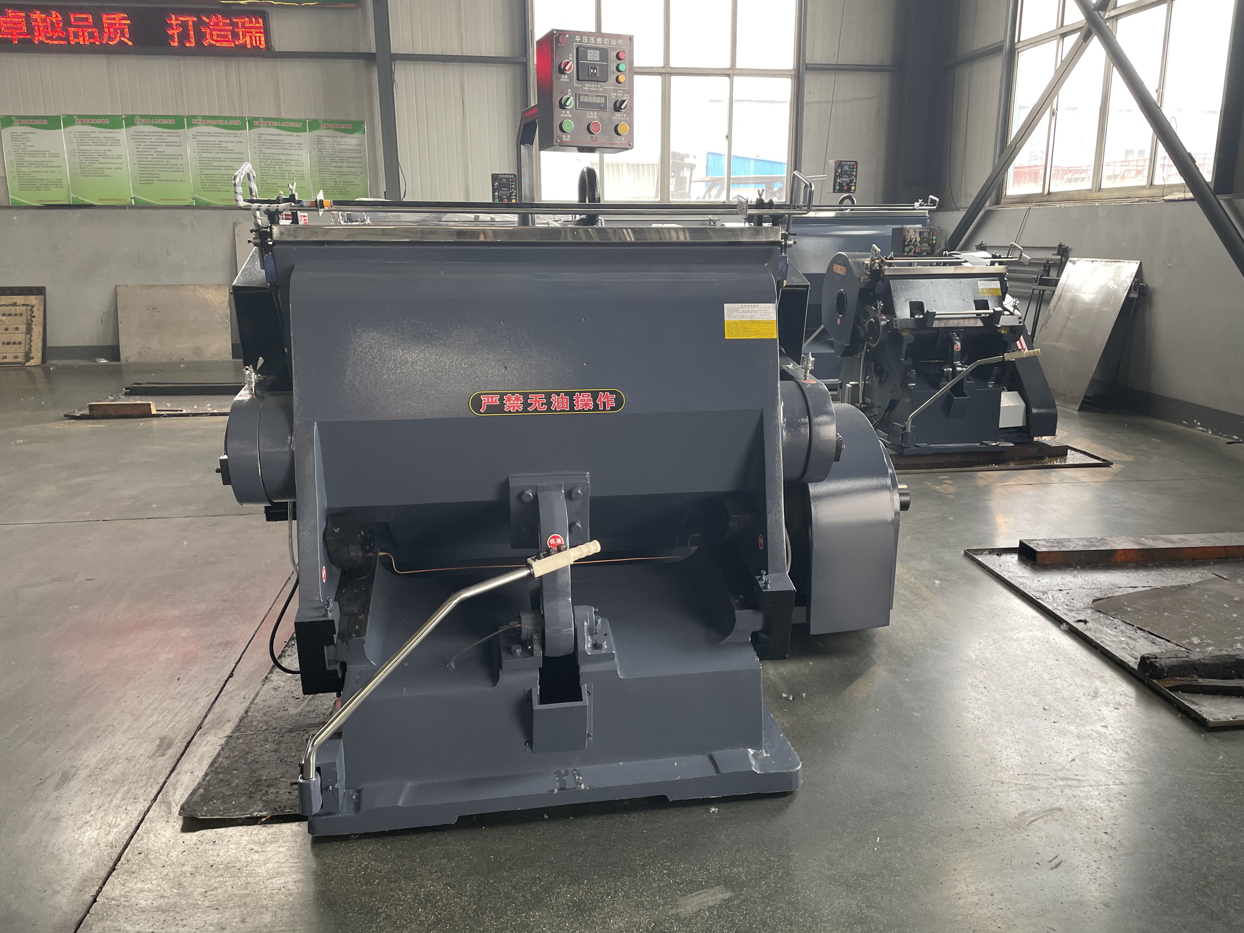 ML1300 Semi Auto Paperboard Die Cutting And Creasing Machine CE Certified