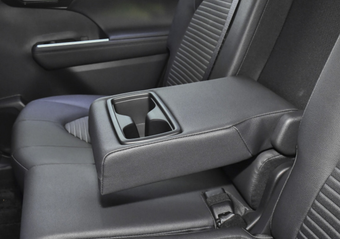 Toyota CROWN KLUGER 2.5L HEV all-wheel-drive haohua version 5 Door 7 seats Mid-size SUV