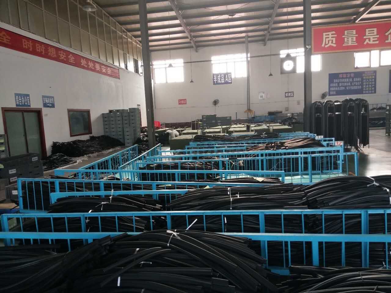 Cutting Service Waterproof Aging-Resistant EPDM Sunroof Rubber Strip for Solar Panel