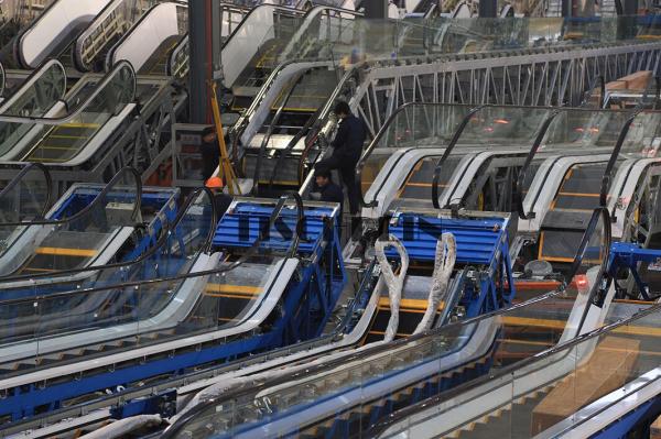 Buy cheap 30° 35° Inclination Large Passenger Flow Commercial Escalator Anti-corrision Design Shopping Mall Hotel Airport Hospital from wholesalers