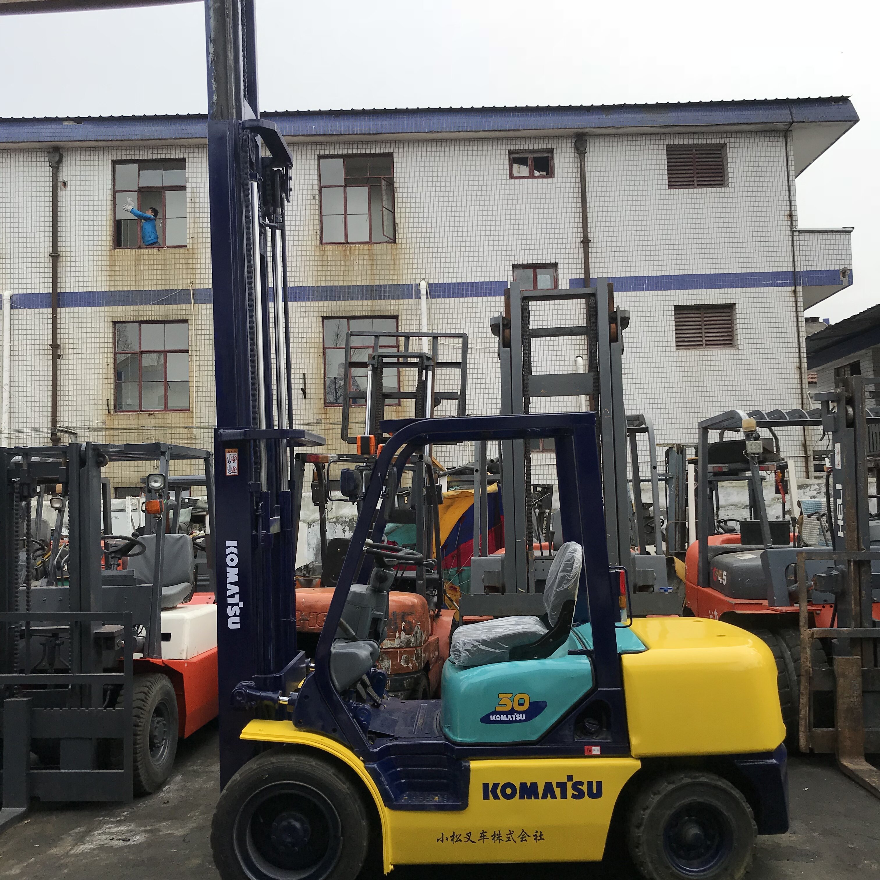 Komatsu FD30 Forklift 3 Ton 4.5 Meters 3 Stages Diesel Forklift Used Lifting Machine Komatsu Brand