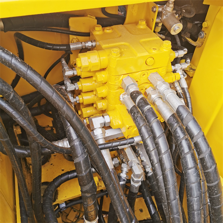 Original Hydraulic Valve 12 Ton Komatsu PC120 Excavator in Japan with Less Hour Usage