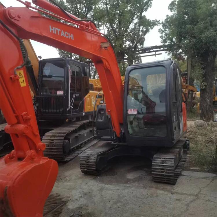 Year 2022 Hitachi ZX60 Crawler Excavator in Japan Less Hours Operating Weight 5850KG