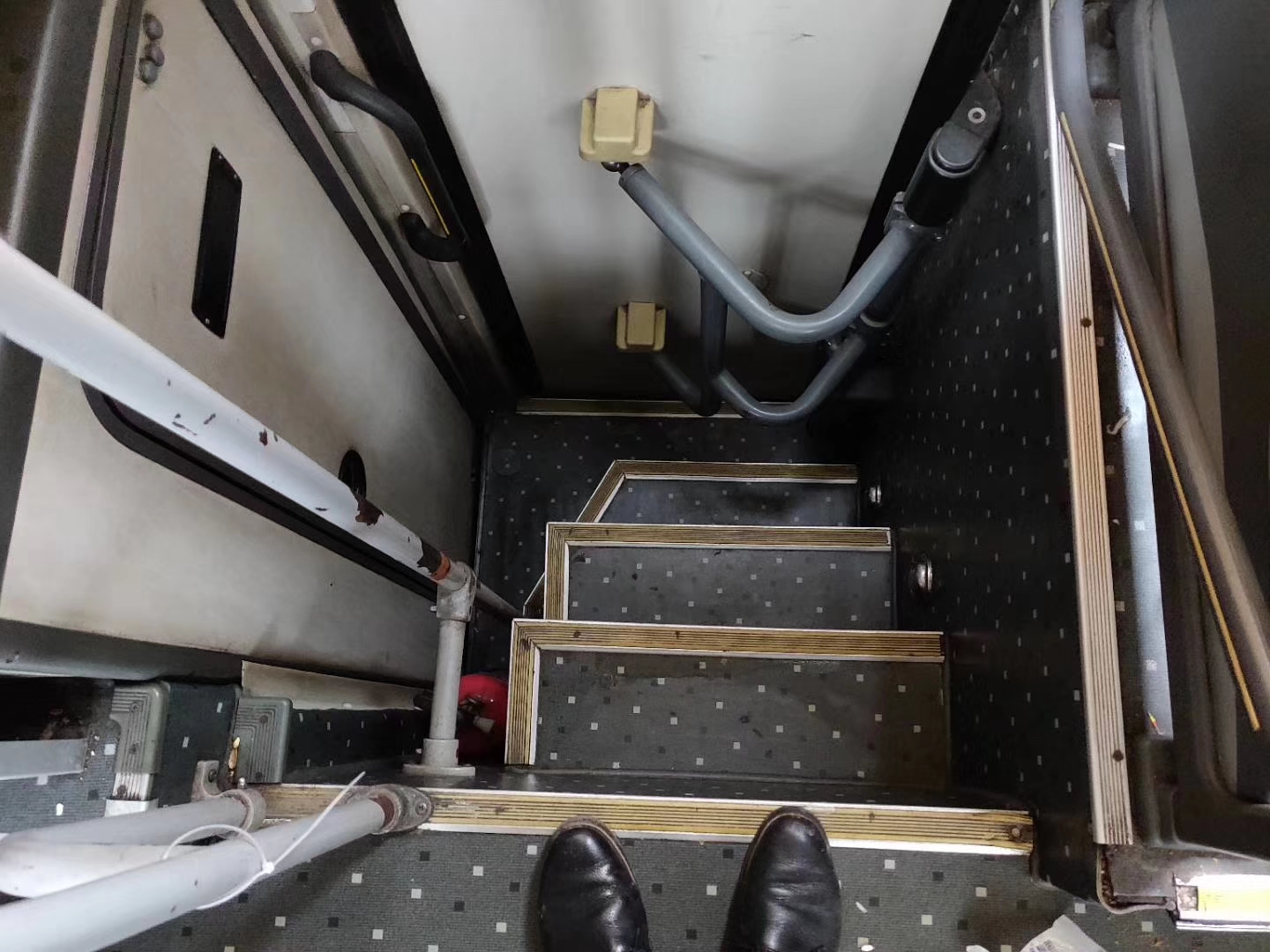 Used Buses and Coaches 50-60 Seater King Long Bus Coach to Meet Customer Requirements