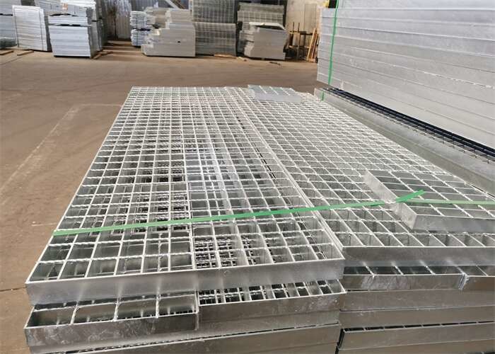 Silver Q235 Stainless Steel Floor Grating Hot Dip Galvanized High Strength