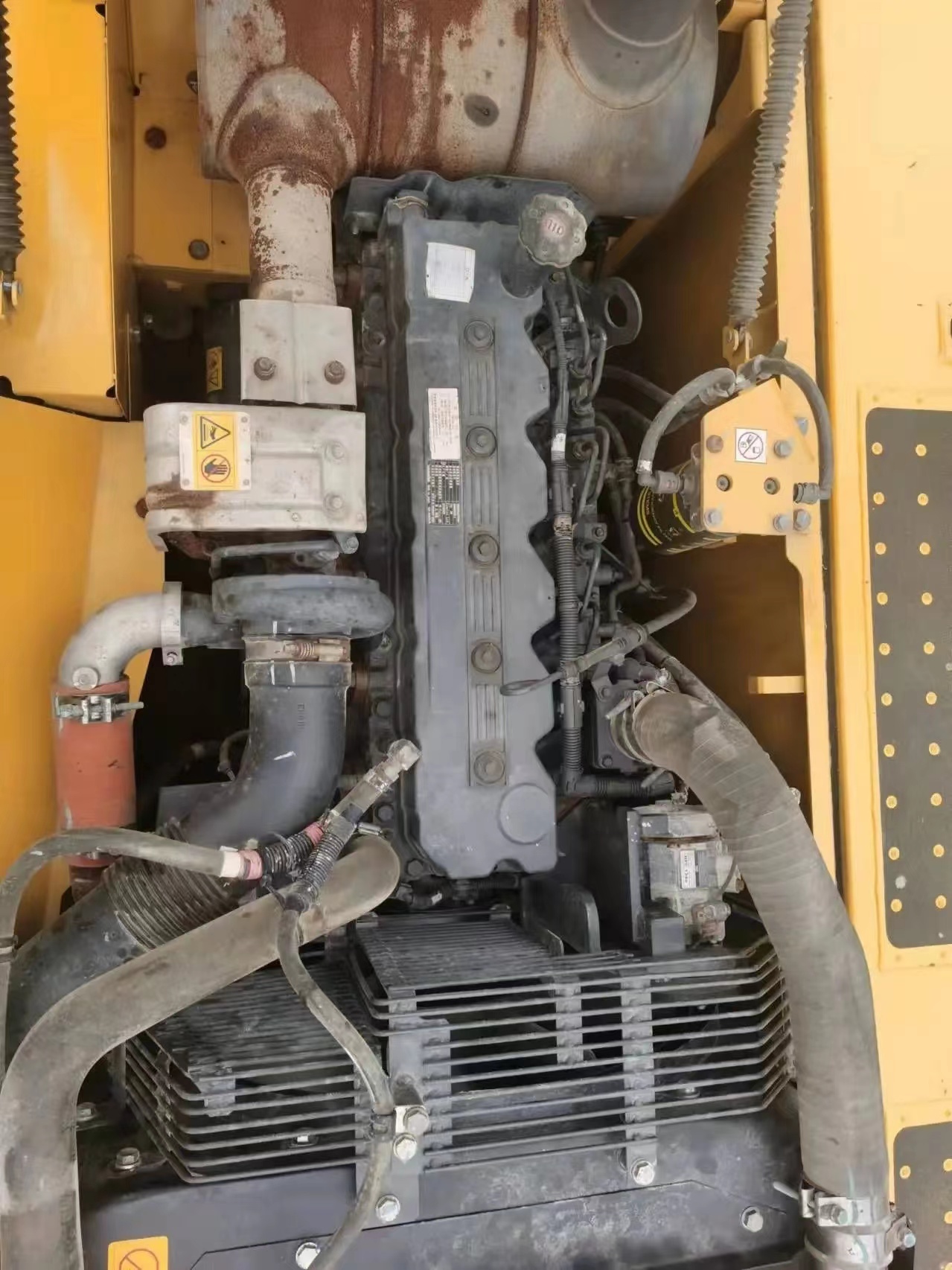 Used Komatsu PC210-8MO Crawler Excavator 21 Tons 2001-4000 Working Hours Japan