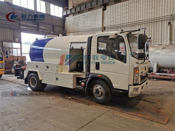 Buy cheap SINOTRUK HOWO 5000L LPG Bobtail Propane Delivery Truck from wholesalers