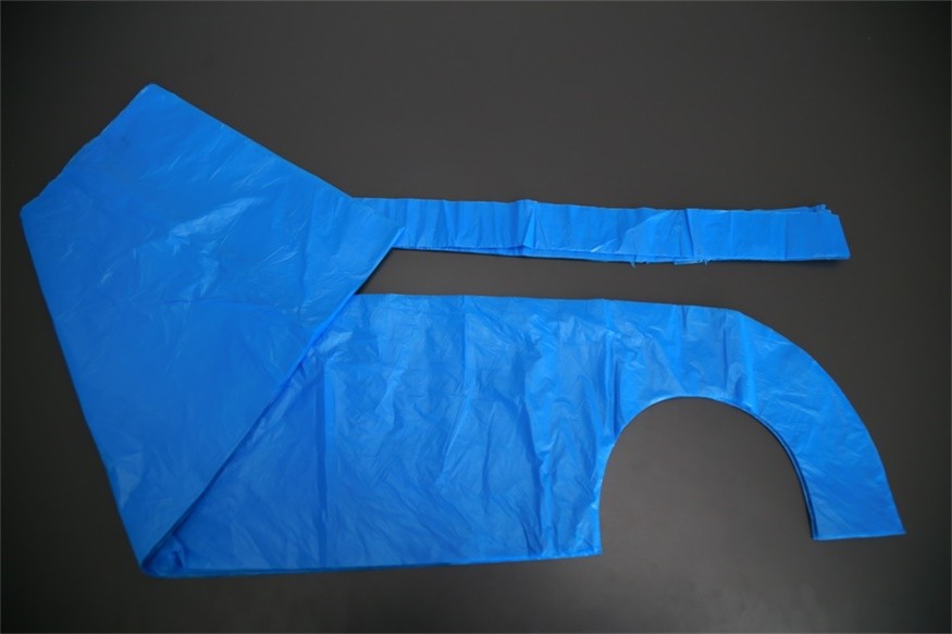 LDPE / HDPE Disposable Plastic Aprons Flat Pack On A Roll Single Use Dust Proof