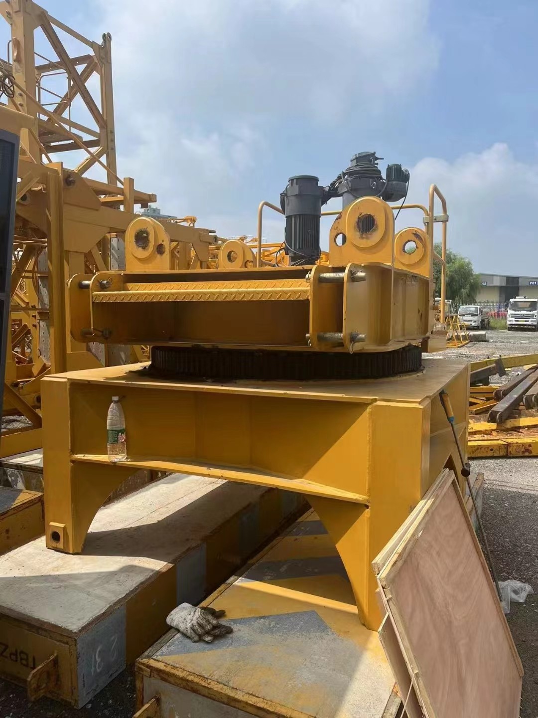 Used 2023 Zoomlion 6013-5 Construction Tower Crane with 60m Arm Length Spare Parts Provided