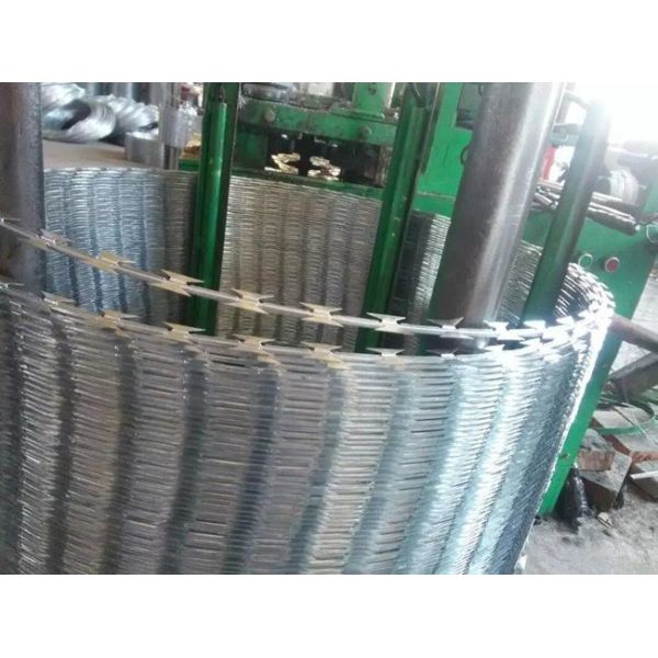 900mm 0.6mm Razor Barbed Wire 15m/Coil High Tensile Fence Prevent Corrosion
