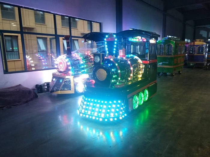 25 Seats Kids Trackless Train Amusement Ride For Theme And Amusement Parks
