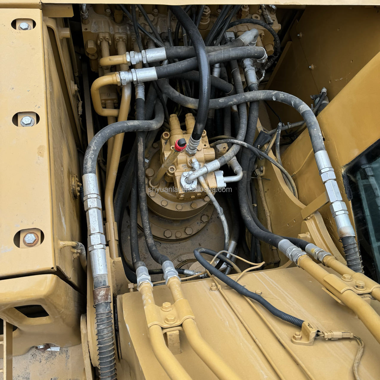 Used Excavator CAT320LC with Strong Power and Happy Working Excavator Made of Soft Steel