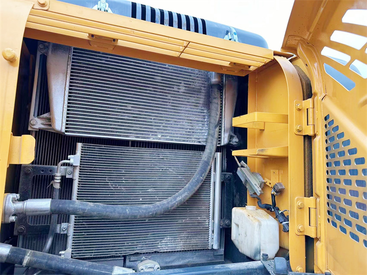 Good Condition 22 Ton Used Hyundai Excavator 220LC-9S in Korea Original Cummins Engine