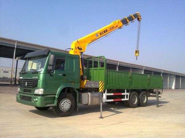 Buy cheap 12 Tons XCMG Truck Mounted Telescopic Crane , Howo 10 Wheel High Up Truck Mounted Cranes from wholesalers