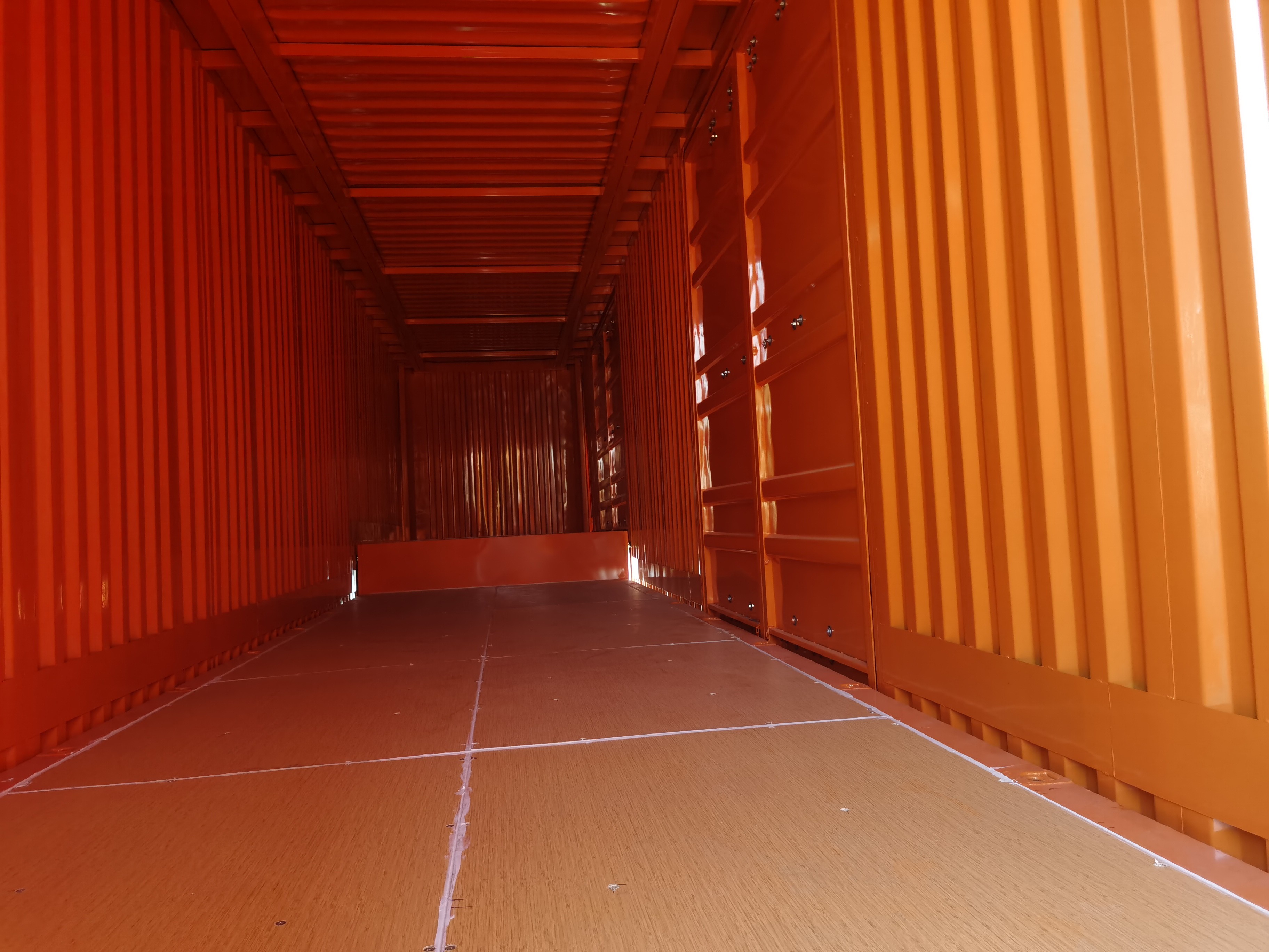 Enclosed 3 Axle Box Cargo Trailer 80 Ton High Load Capacity High Capacity
