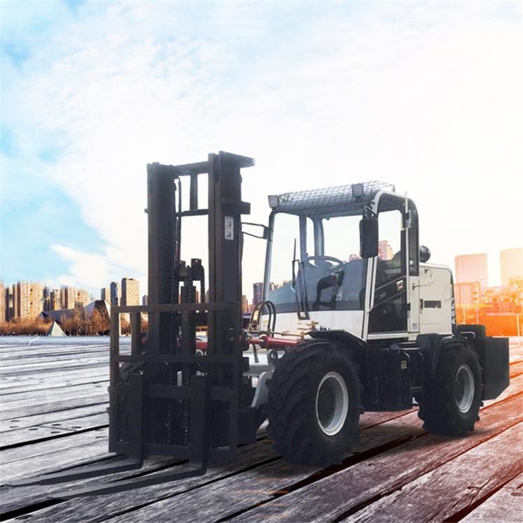 Diesel Powered Off Road Forklift 5T 4 Wheel Drive Forklift With Seated Operator