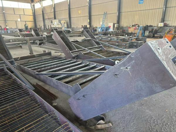 Industrial-Grade Steel Outdoor Ladders For Construction Sites Strong Durable