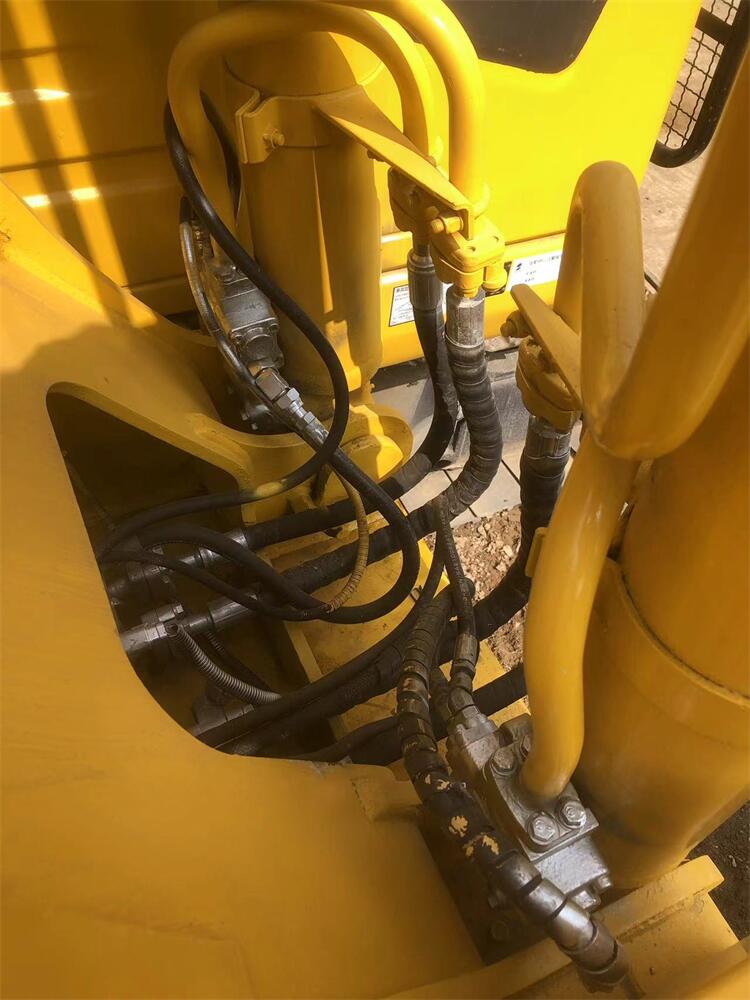 Crawler Chain Moving Type 20t Used Komatsu PC200-7 Excavator with Cummins Engine