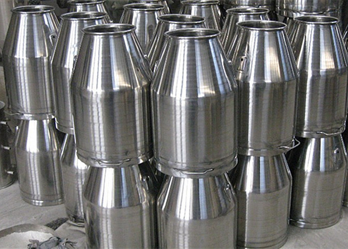 Height 700mm 40L Silver Milking Bucket For Streamlined Milk Collection In Farms