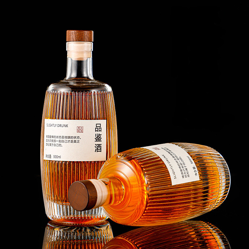 Vodka Whiskey Fruit Wine 500ml Glass Bottle with Customized Packaging and Design
