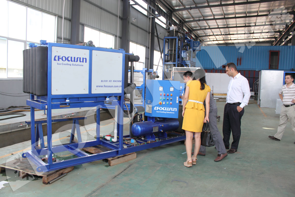 2024 Focusun Full Automatic PLC Touch Screen Block Ice Machine 1T/D for 30kg Ice Size