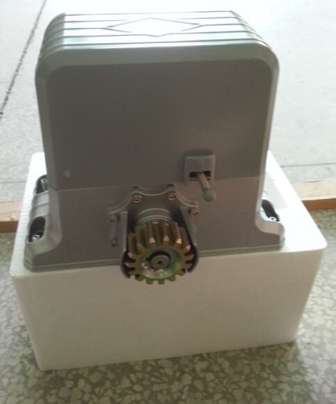 220V / 110V Voltage Sliding Gate Opener Motor Built In Adjustable Auto - Close
