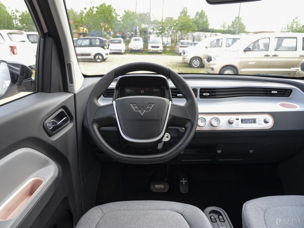 new car products cheap high configuration Hongguang MINIEV2022 Macaron Fashion 120KM ternary lithium