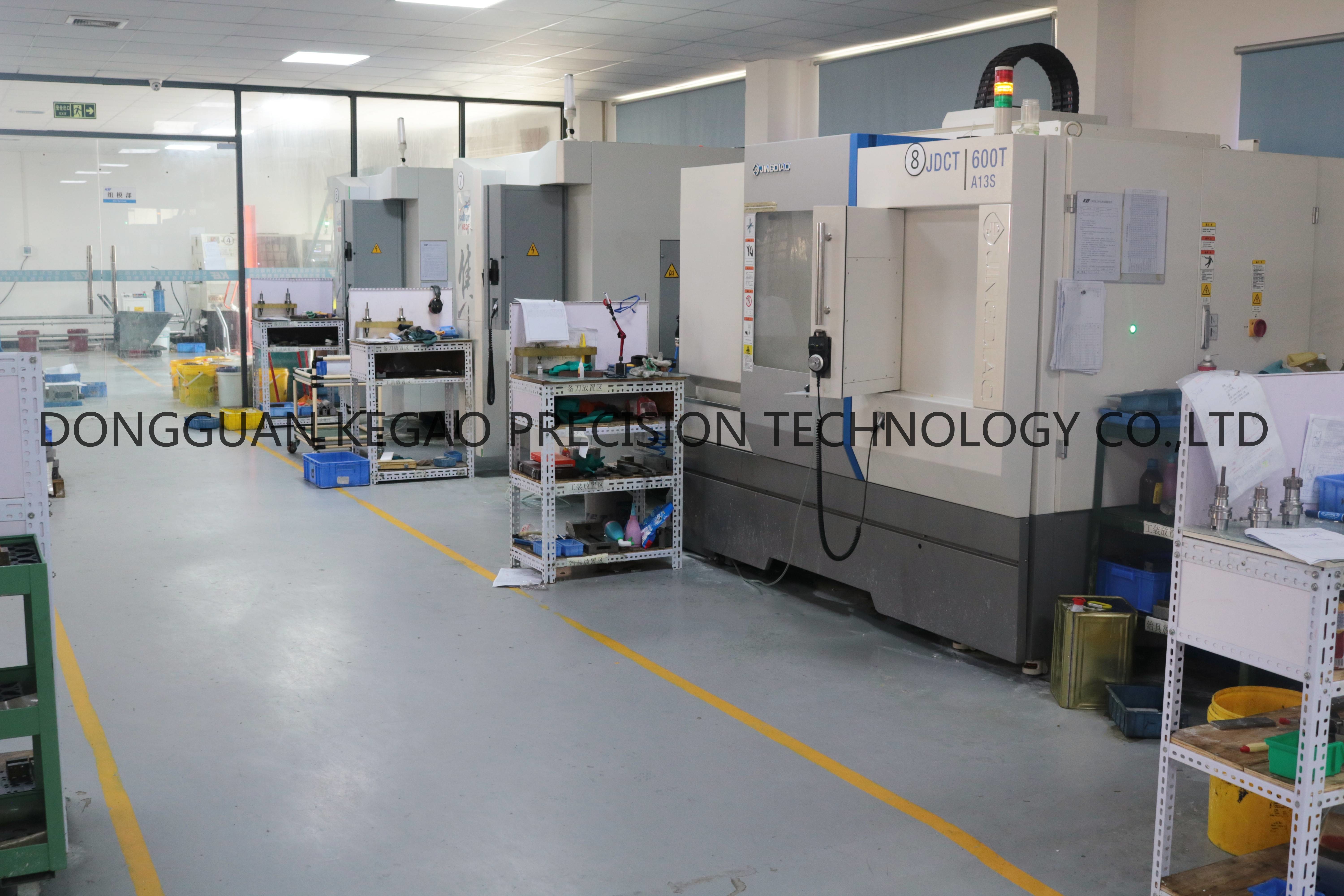 NAK80 Injection Molding Automotive Parts Joint Comp 40 Hrc 0.02 EDM Angle