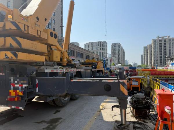 Buy cheap Used Zoomlion Xugong Xg QY80K5D 80ton Truck Crane Small Truck Crane Mobile Crane Truck Mounted Crane in Excellent for Sale from wholesalers
