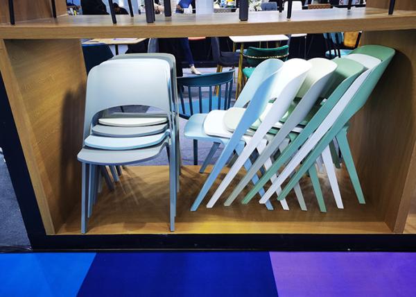 48cm 80cm Coloured Plastic Dining Chairs PP Commercial White Plastic Folding