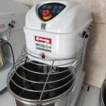 1.5kw Commercial Spiral Mixer For Bakery Equipment 30L 12kg Flour Mixing