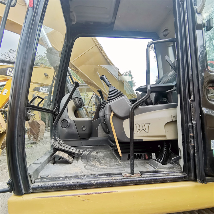 Used Cat 320D2 Excavator with Low Operating Weight 21100 KG Good Condition