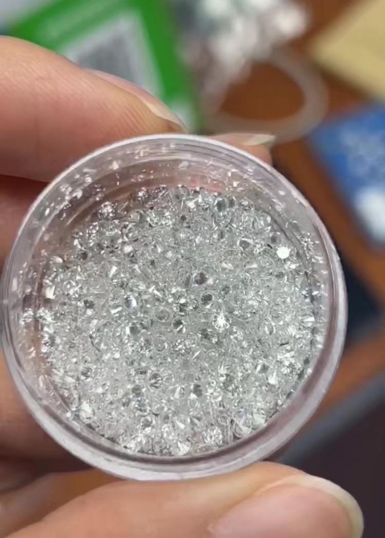 Grit DEF VVS-VS Round Brilliant Cut Diamond Lab Engineered Diamonds