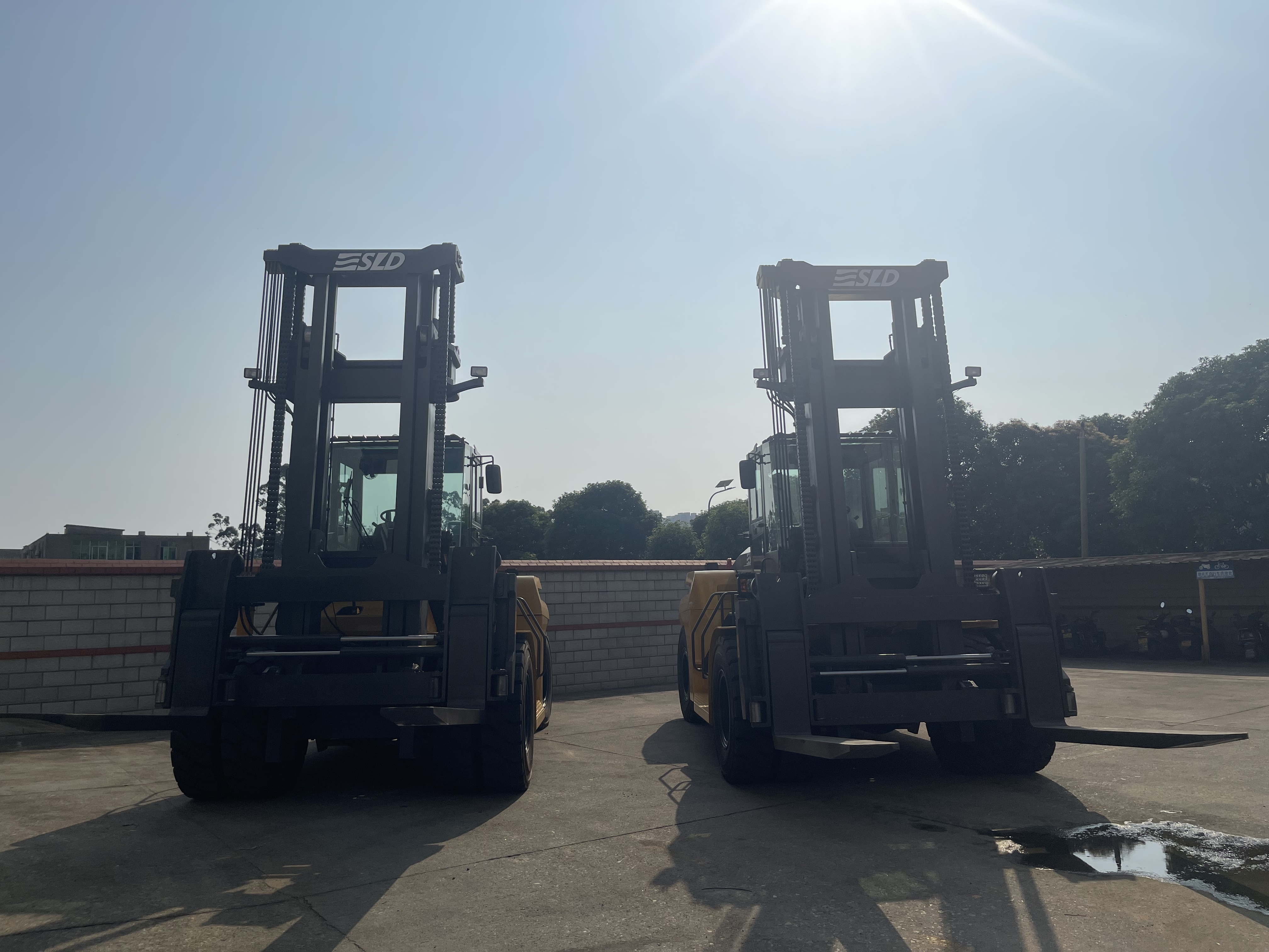 Buy cheap Powerful Heavy Duty Forklift with Yuchai/CUMMINS Engine and Fork Positioner from wholesalers