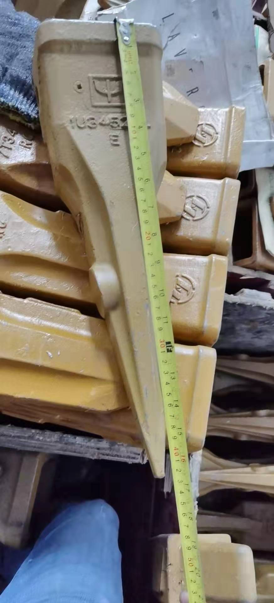 excavator bucket tooth adaptor and blade plate best price and hard bucket tooth