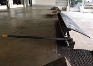China Mechanical Edge Of Dock Leveler Mini Truck Loading Equipment System Simply Operated on sale