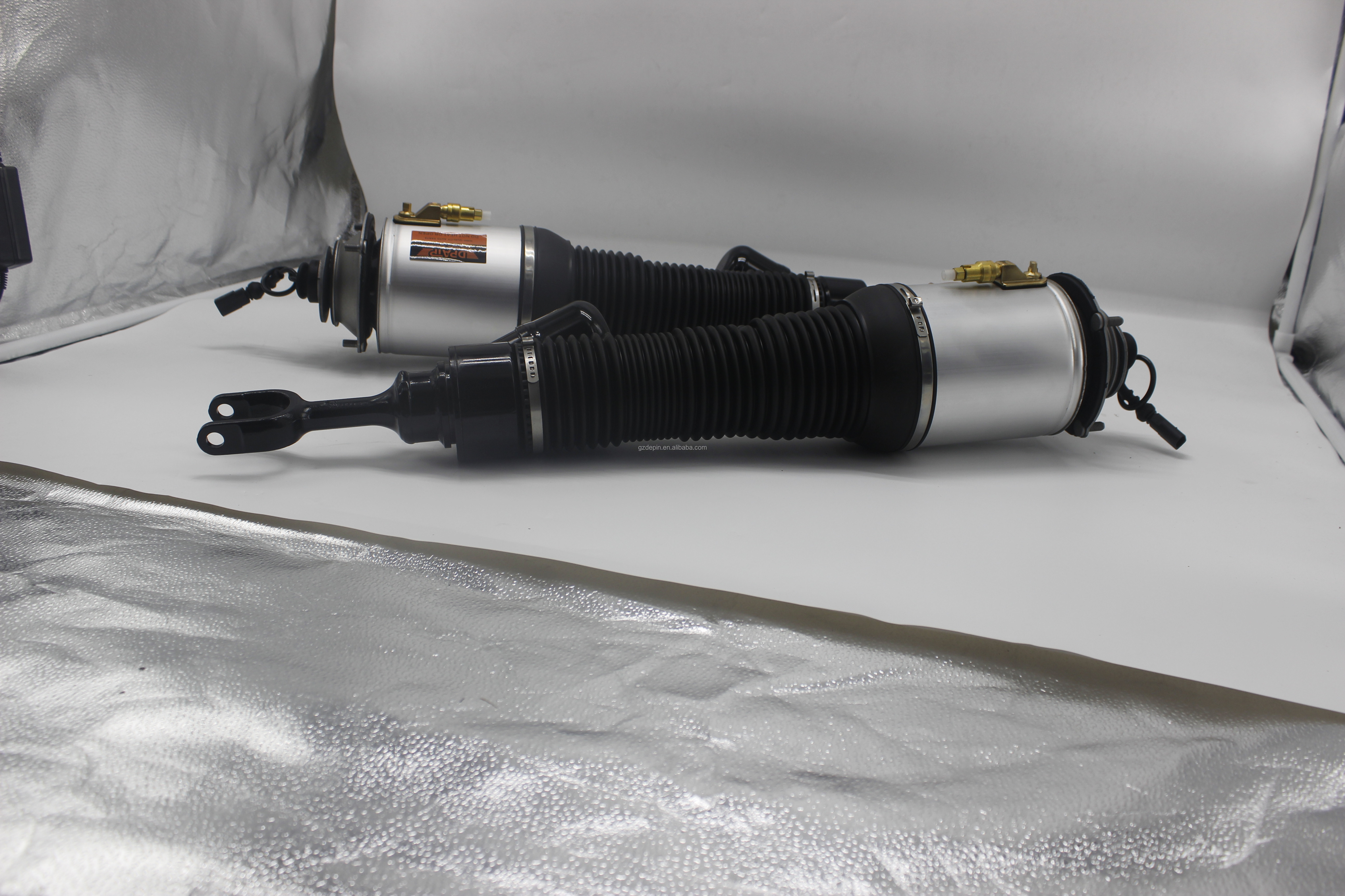Shock Absorber for Volkswagen Phaeton Bentley 4W0616039 4W0616040 3D0616039 3D0616040