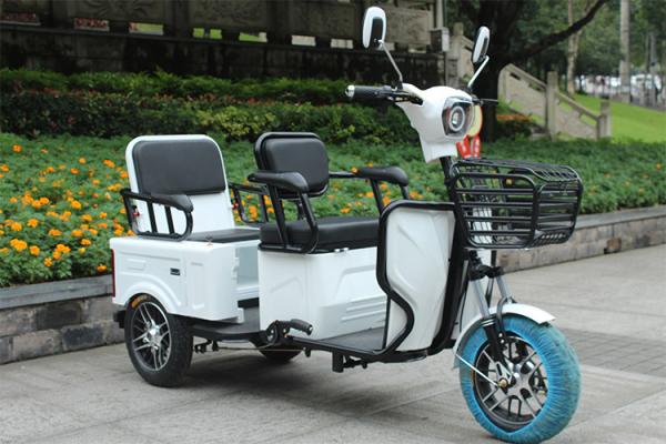 Front LED head light drum brake system 800W motor three wheel electric scooter