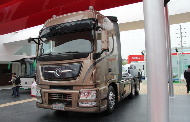Dongfeng 6X4 480HP Tractor Head Truck With Cummins Engine Emission Euro 4 , EuroV