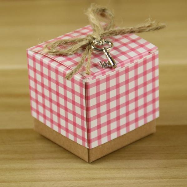 Buy cheap Vintage Lattice 260g Kraft Paper Gift Box Food Container Paper Box With lanyard from wholesalers