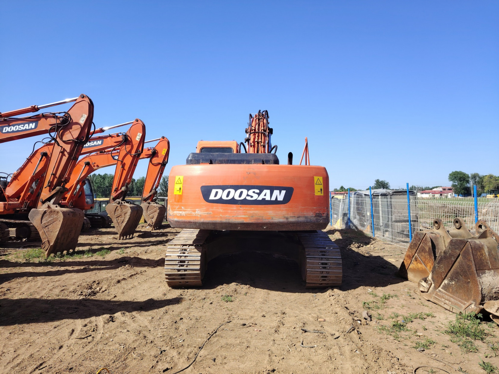 22 Tons New Arrive Used Doosan DH225LC-7 Excavators 1.28m3 Hydraulic Crawler Digger