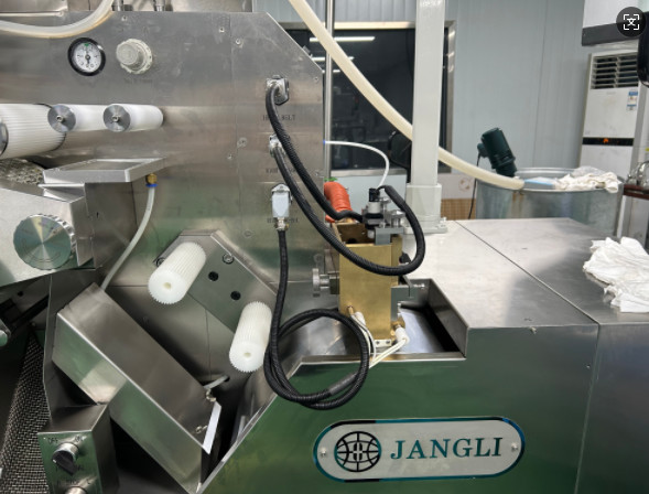 Oil Liquid Capsule Soft Gelatin Capsule Machine With 8 Plungers And 400-1800 Kg Capacity For Mechanical Capsule Ejection
