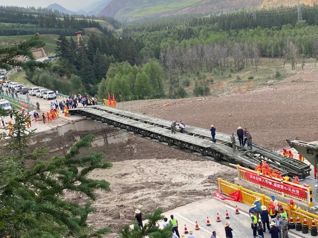 51m Emergency Temporary Bridge Launching Vehicle Dimension 13600*3200*3470mm