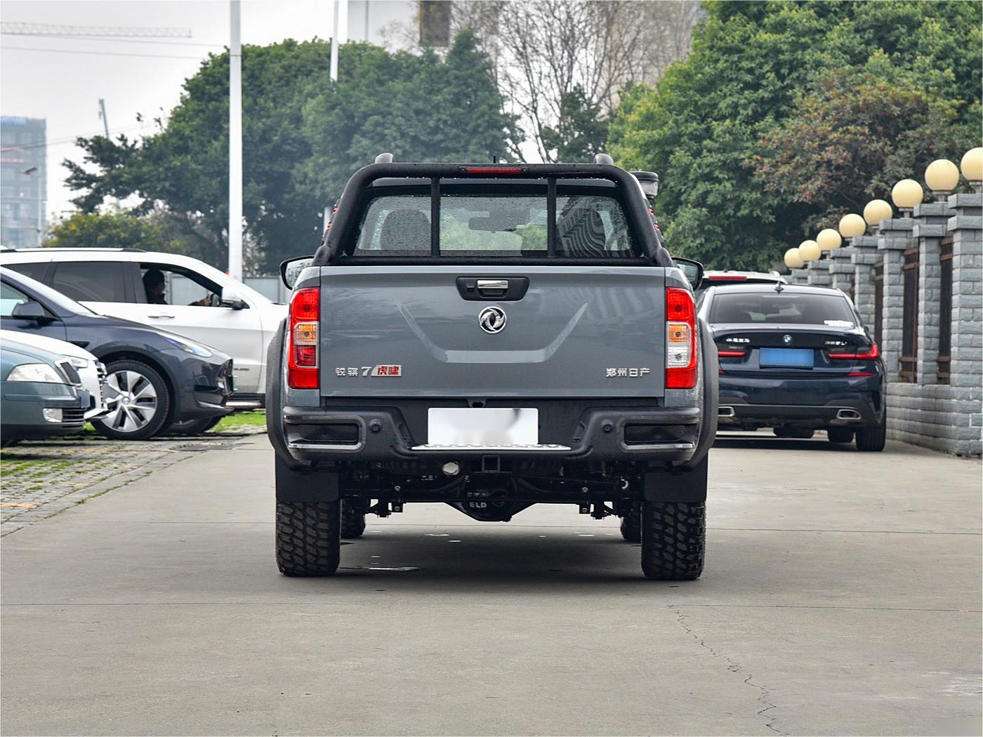 Fuel- Dongfeng Rich 7 4*4 Pickup Truck with Cargo Box Dimension of 1510*1562*475 mm