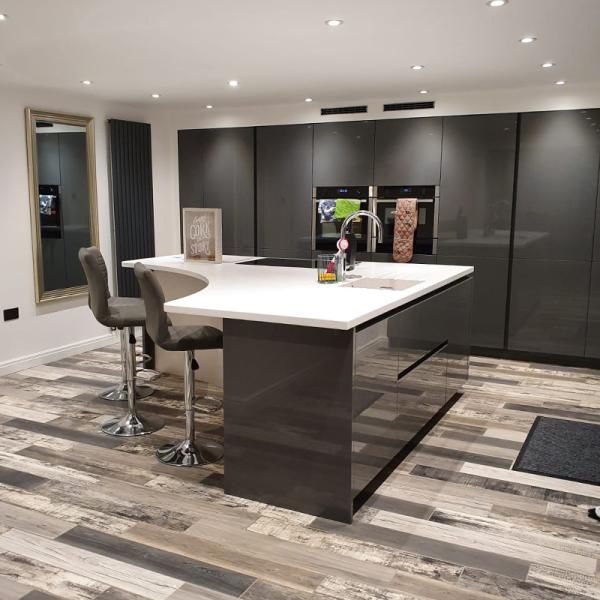 European Style Waterproof Fireproof Custom Size Kitchen Wall Cabinet for ODM/OEM Needs