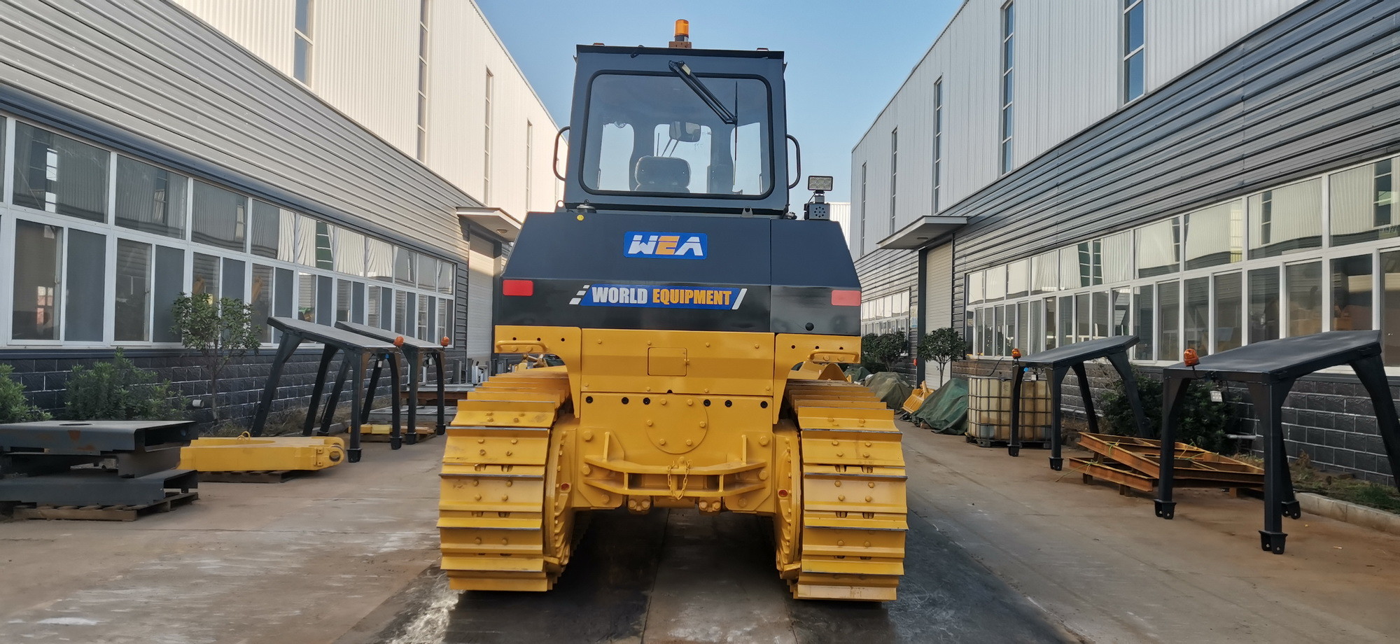 560mm Track Type Tractor Bulldozer With 38 Track Shoes On Each Side 100hp 165HP 220HP 320HP