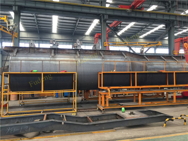 Oil Tanker Trailer With Lifting Front Axle , Tanker Truck Trailer Q345 Carbon Steel