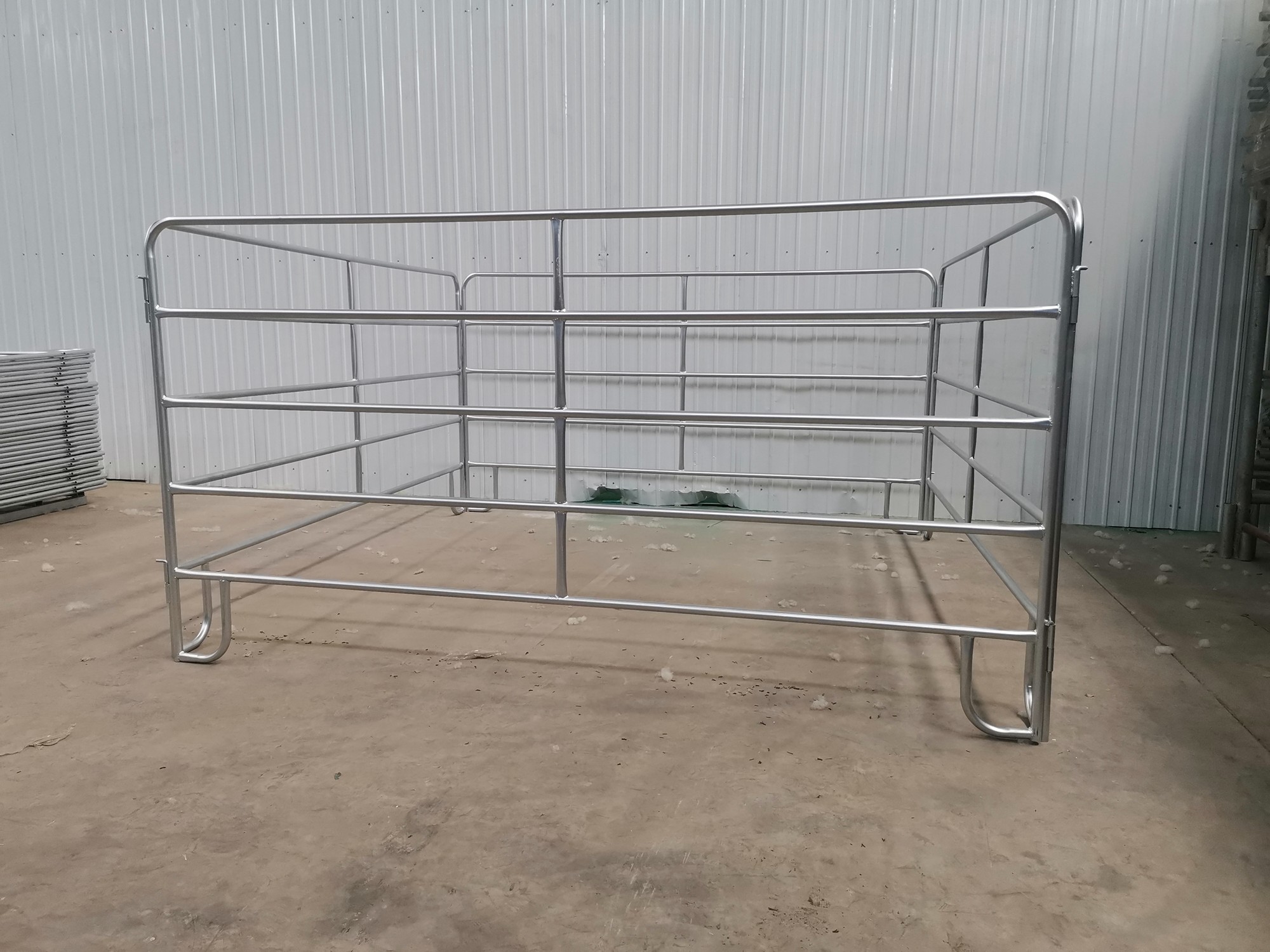 Carbon Steel 1.7m Portable Fence Panels For Livestock Cattle Yard