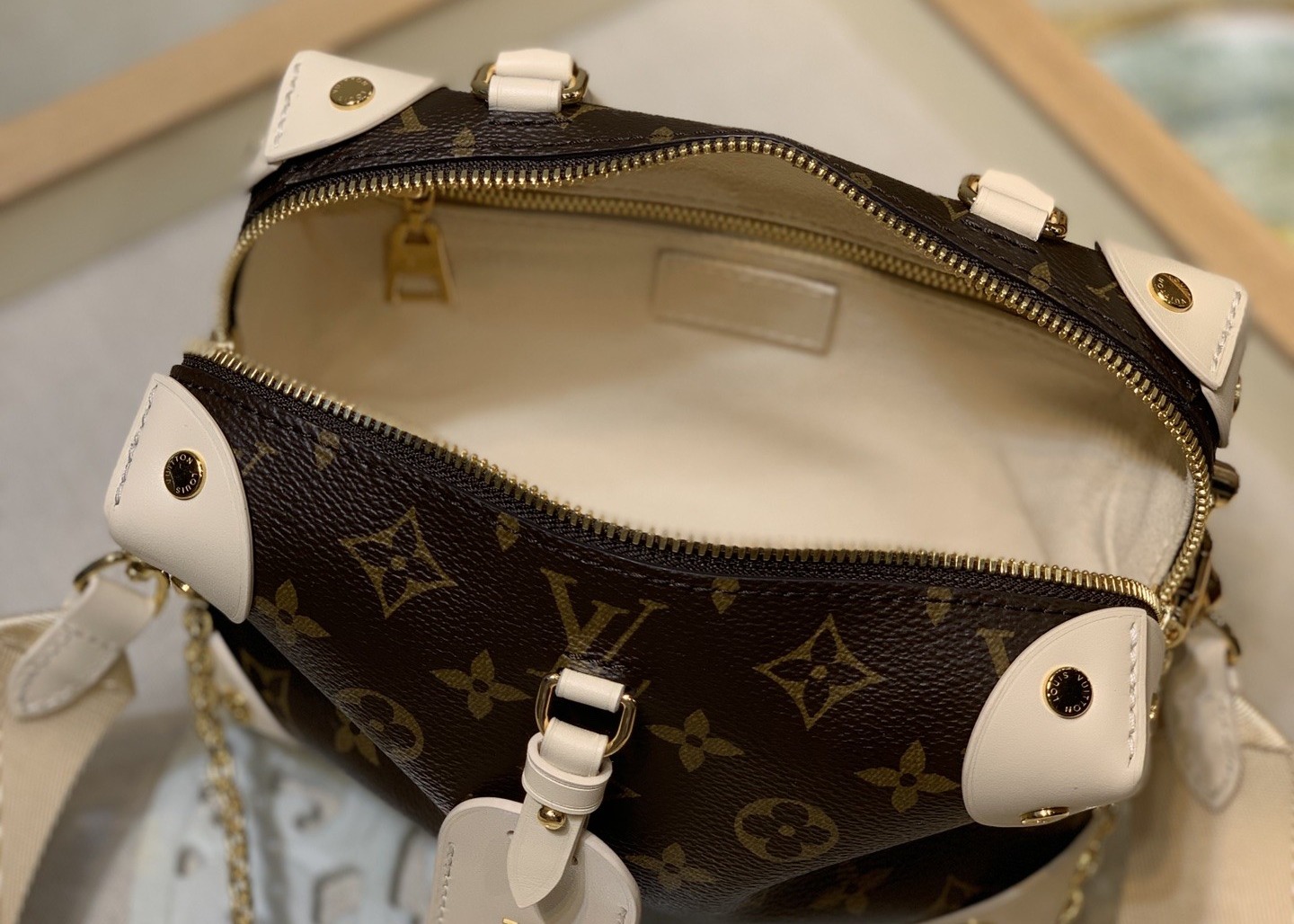 Off White 20cm Leather Chain Crossbody Bag With Top Handle