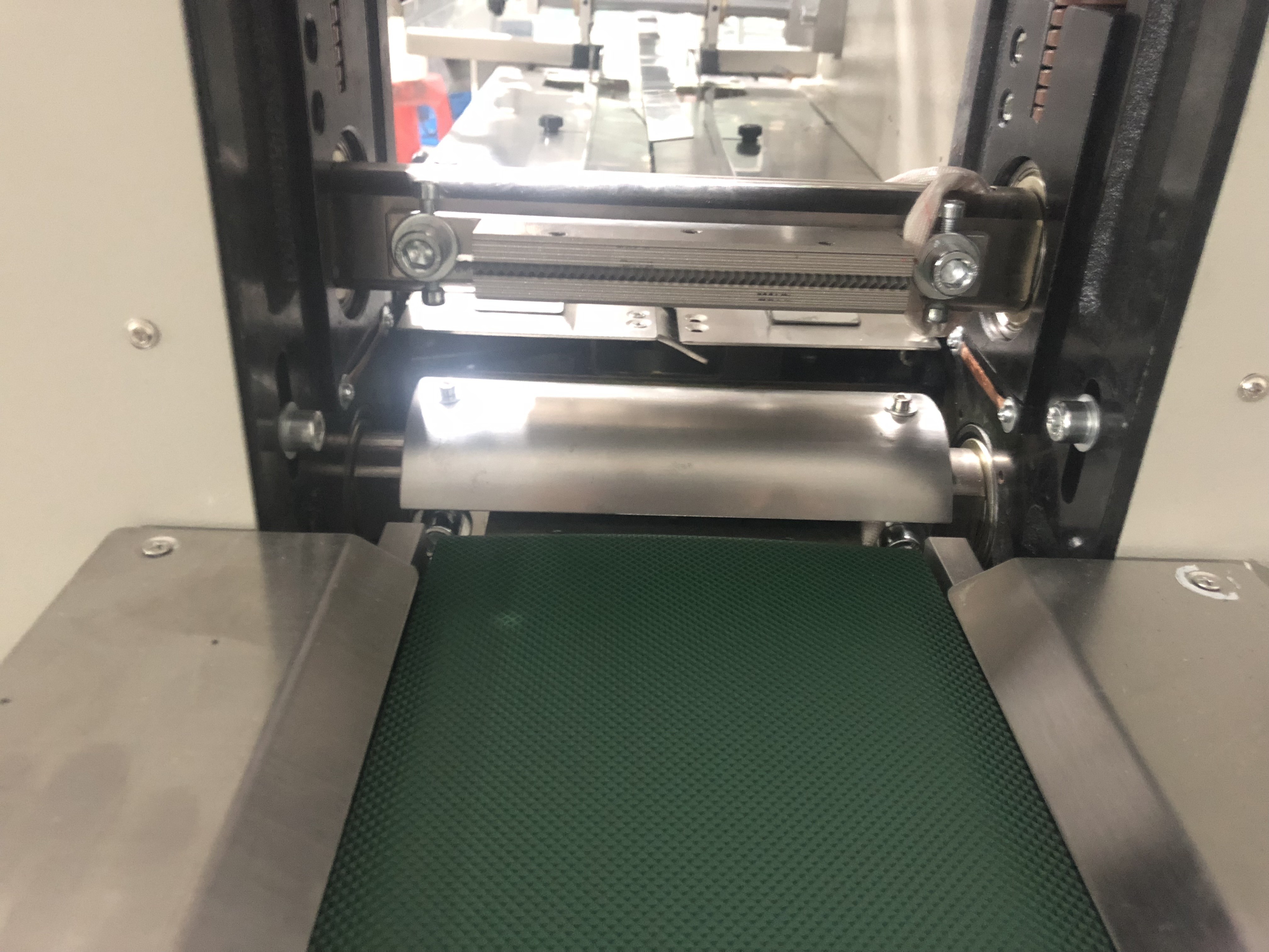 High speed automatic chocolate candy wrapping packing machine